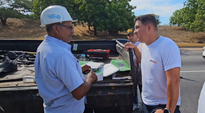 CORPOELEC instala 200 luminarias en la Circunvalación 1