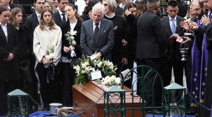 Con una misa solemne y todos los honores, Colombia dice adiós al senador Miguel Uribe