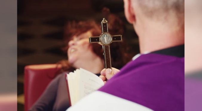 Crece la demanda de exorcismos en Venezuela, pero escasean sacerdotes capacitados