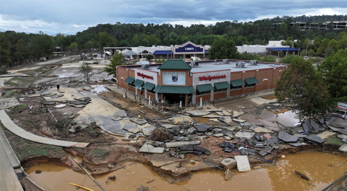 EEUU ordena evacuaciones en islas de Carolina del Norte debido al enorme huracán Erin