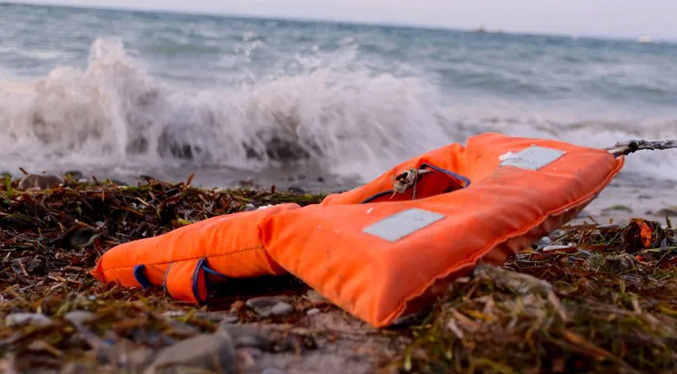 Mauritania rescata unos 20 cadáveres y a 17 supervivientes tras un naufragio rumbo a Canarias