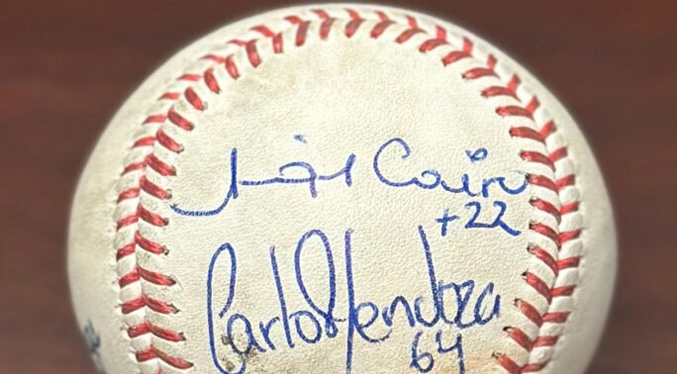 La pelota del primer duelo de managers venezolanos en MLB residirá en el Salón de la Fama