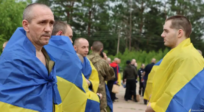 Rusia y Ucrania canjean más de 80 prisioneros de guerra