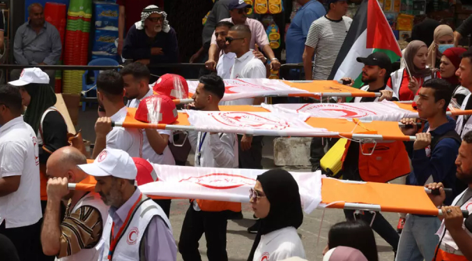 Un récord de 383 trabajadores humanitarios fueron abatidos en 2024