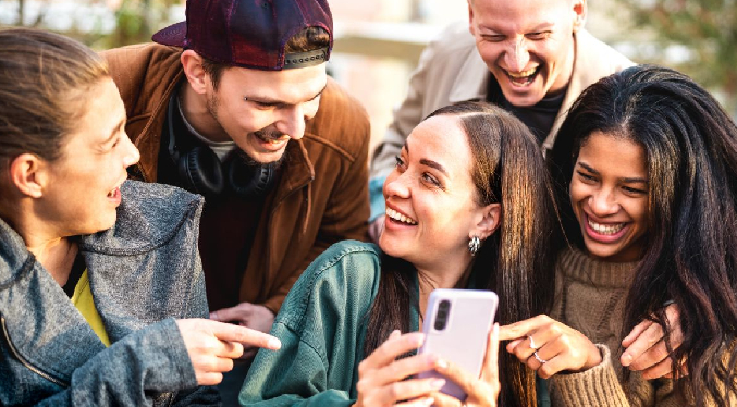 Amigos de verdad, aplicaciones potenciadas con IA combaten la soledad