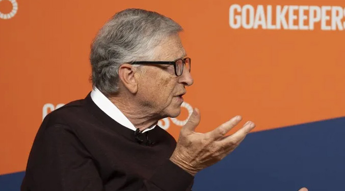 Bill Gates defiende «la verdad sobre las vacunas»: Gracias a ellas mueren menos niños