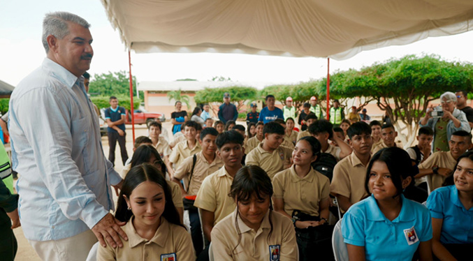 Caldera acompaña inicio de año escolar con una matrícula de más de 660 mil estudiantes