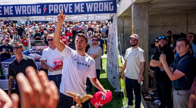 El comentarista Charlie Kirk, aliado de Trump, es asesinado de un disparo