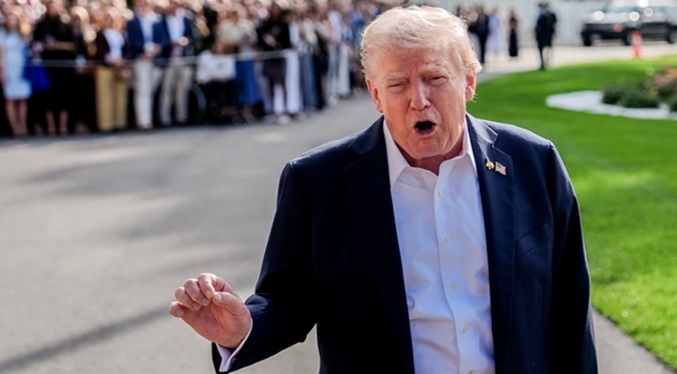 Trump apunta a otro exdirector del FBI acusándolo de infiltrar agentes en asalto Capitolio