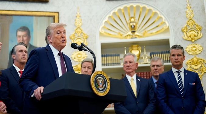 Trump afirma que EEUU atacó a un barco cargado con drogas procedente de Venezuela