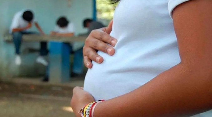 Ecuador firma acuerdo para prevenir el embarazo adolescente con apoyo de la ONU