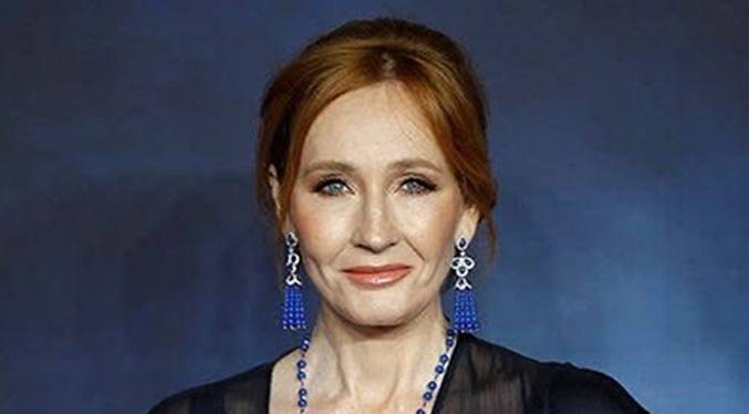 J.K. Rowling dice que Emma Watson es una «ignorante» por desacuerdo sobre los trans