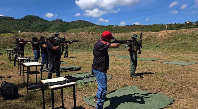 Venezolanos acuden al llamado de adiestramiento de Maduro ante «amenazas» de EEUU