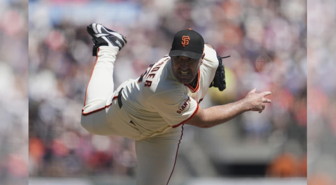 Verlander lanza 121 pitcheos y logra su victoria número 265