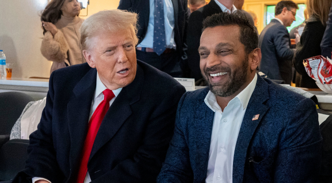 Tres exagentes del FBI acusan al actual director de politizar la agencia