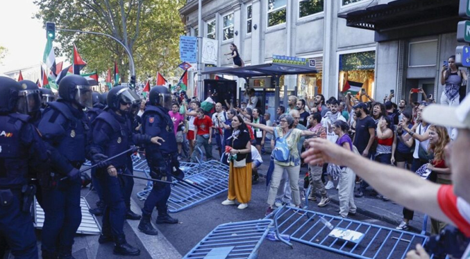Incidentes en el final de La Vuelta a España dejan 22 policías heridos y dos detenidos