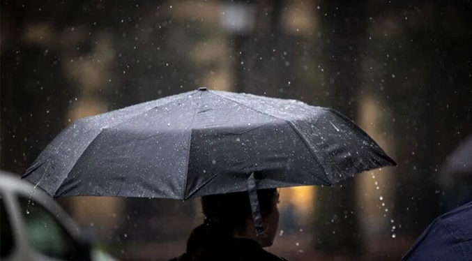 Onda Tropical 40 propicia lluvias y descargas eléctricas en gran parte del país