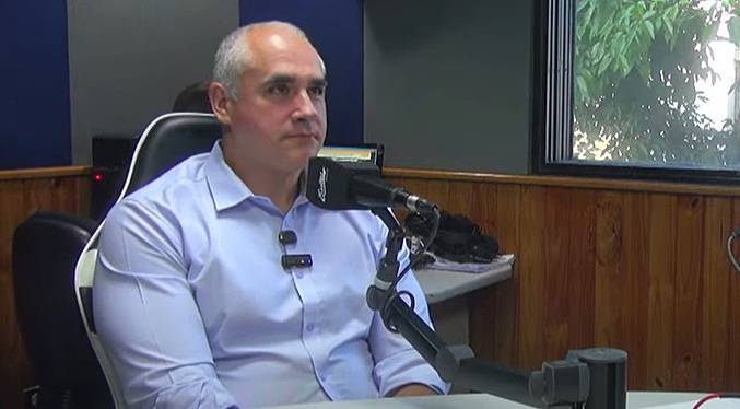 Luis Oliveros: La política cambiaria debe sustituirse para controlar la inflación