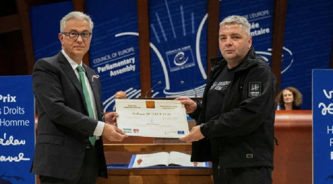 Un periodista ucraniano gana el premio Havel de derechos humanos