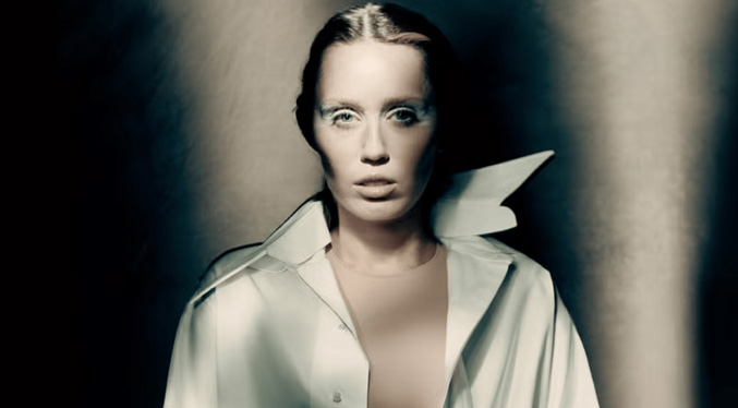 Maison Margiela estrena a Miley Cyrus como nueva musa