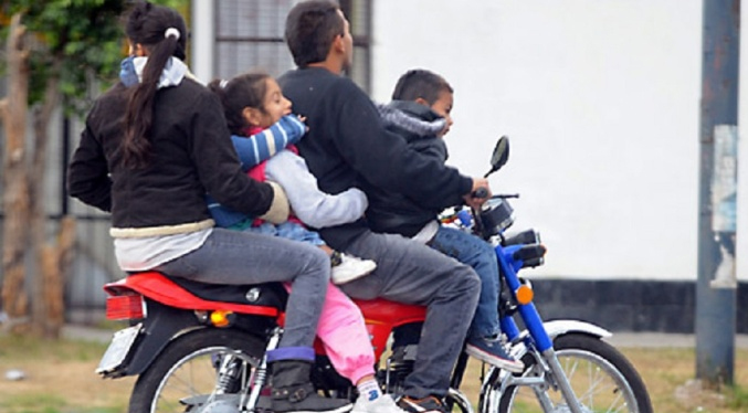 Gobierno sancionará a quienes transporten a niños menores de 10 años en motos