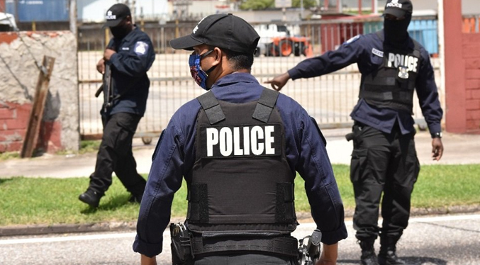 Detienen a 25 migrantes venezolanos en un club de Trinidad y Tobago