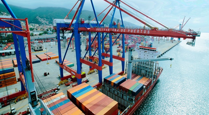 Experto naval: Presencia de EEUU en el Caribe afectaría al comercio venezolano que es 99 % marítimo