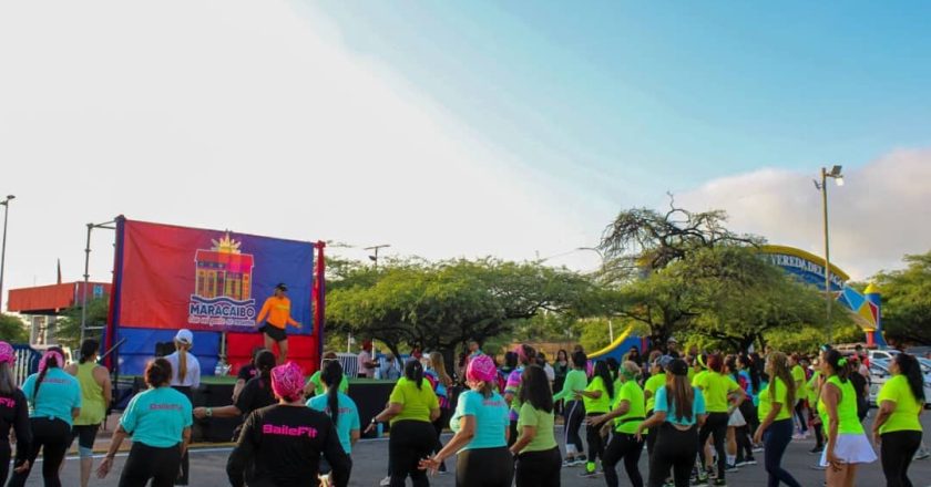 Recreación y salud animan a los participantes de la ciclovía en Maracaibo