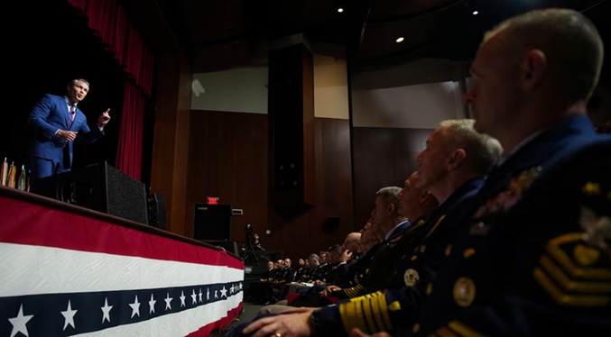 Hegseth critica a los «generales gordos» y dice que deberían dimitir si no apoyan su agenda