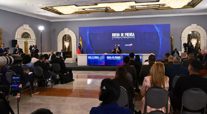 Ejecutivo nacional denuncia que ocho barcos de EEUU con 1.200 misiles «apuntan hacia Venezuela»