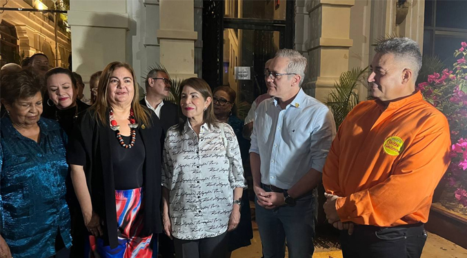 Heberto Áñez Duque es homenajeado en el Teatro Baralt