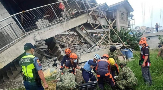 Al menos 32 personas fallecidos en el centro de Filipinas tras un fuerte terremoto