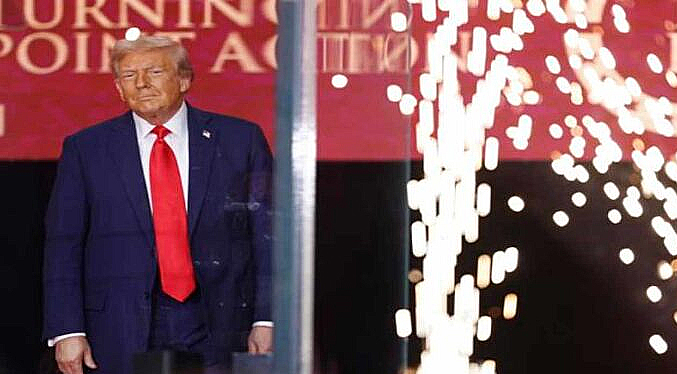 Trump honra a Charlie Kirk calificándolo como uno de los más grandes patriotas de EEUU