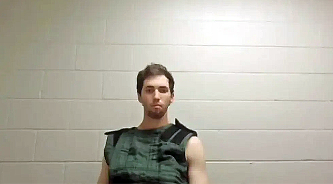 Tyler Robinson escucha impasible cargos por asesinar a Charlie Kirk