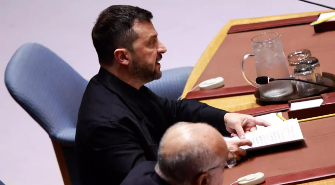 Zelenski: Los responsables rusos deben parar la guerra o buscarse «refugios antibombas»