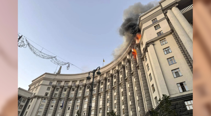 Ucrania muestra a diplomáticos daños causados por peor mayor ataque aéreo ruso desde la invasión