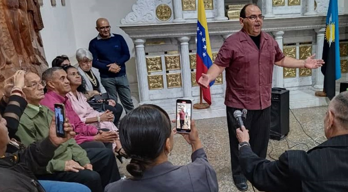 Realizan conversatorio sobre Felipe Pirela a 13 años de su inhumación en el Panteón del Zulia