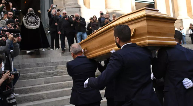 Cientos de personas rinden un último homenaje a Claudia Cardinale en París