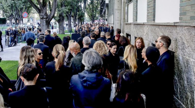 Milán da el último adiós al «rey» de la moda, Giorgio Armani