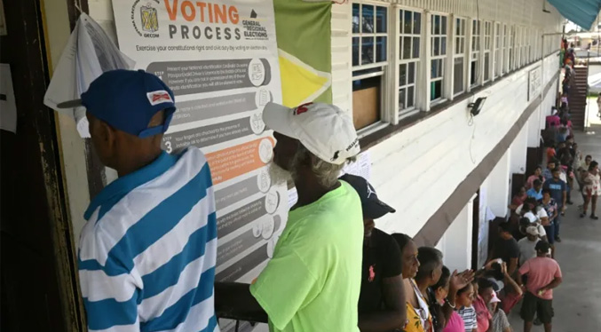Presidente de Guyana promete una «tendencia clara» en los resultados electorales para final del día