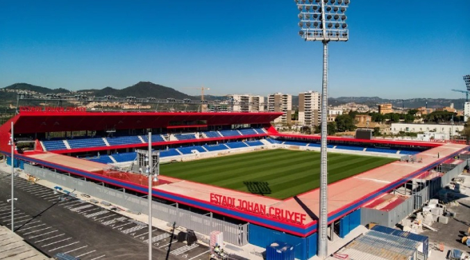 Barcelona se estrena como local en un estadio de solo 6.000 localidades