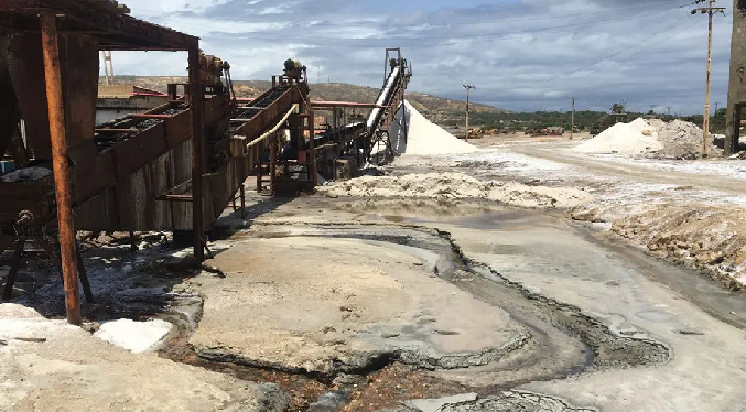 Firman alianza estratégica para invertir $30 millones en la explotación de sal en Araya
