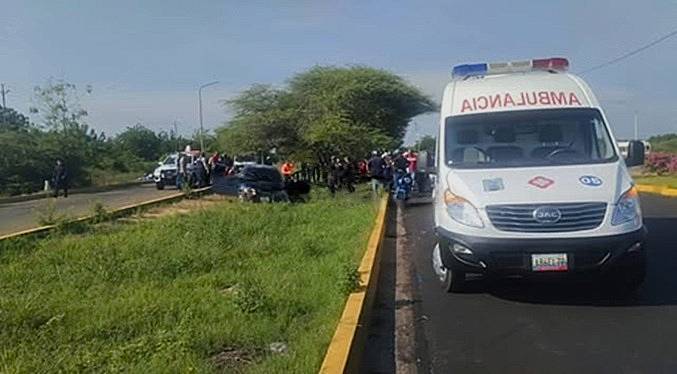 Incidente vial en la vía al aeropuerto de Maracaibo deja dos muertos y cuatro heridos