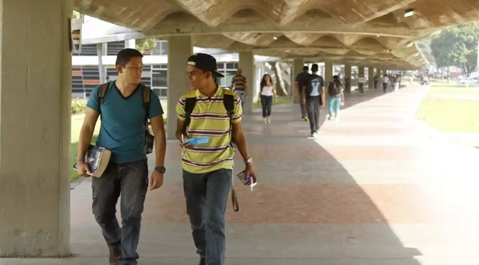 Más de 400 mil jóvenes se postularon en distintas universidades del país