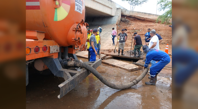 Alcaldía de Maracaibo libera tramo vial inundado en el casco central de la ciudad