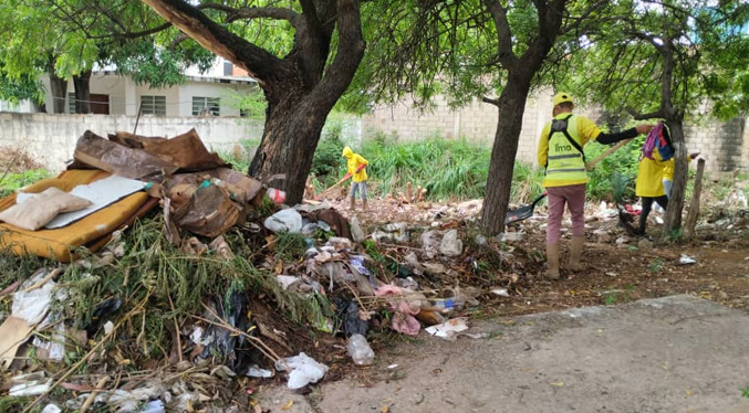 Alcaldía de Maracaibo continúa con el plan de limpieza de cañadas y ramales