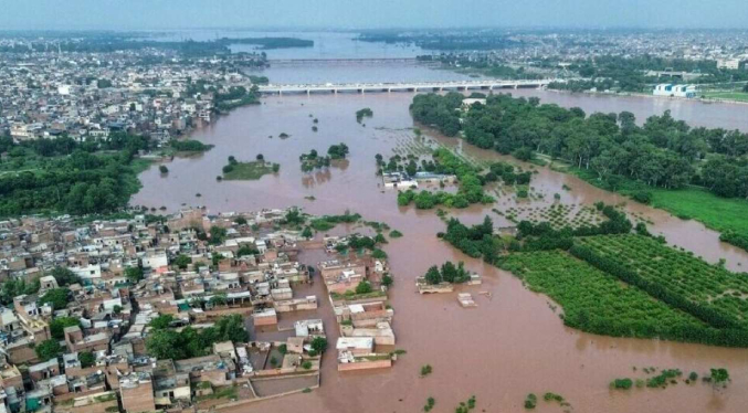 Pakistán supera los mil muertos por lluvias monzónicas e inundaciones