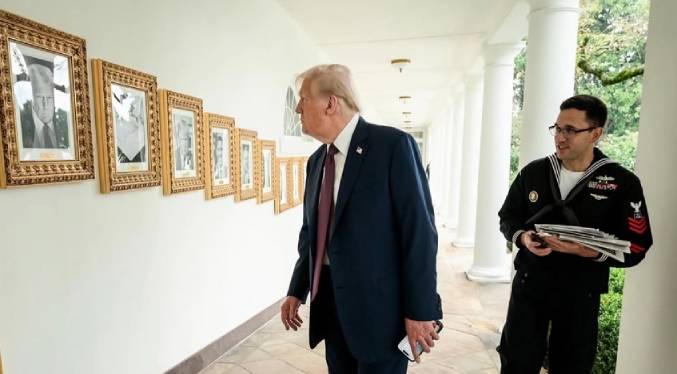 Trump sustituye foto de Biden por una firma hecha con autopen en galería presidencial