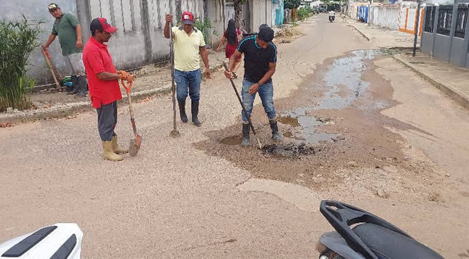 Aguas Machiques repara tubería de aguas blancas en el sector 5 de Julio
