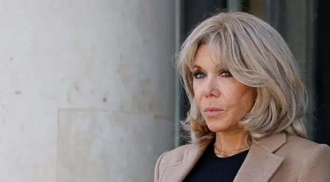 Francia: Condenan a 10 personas por acosar a Brigitte Macron